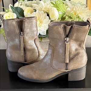 Clarks Stylish Metallic Tan Mid-Calf Ankle Boots